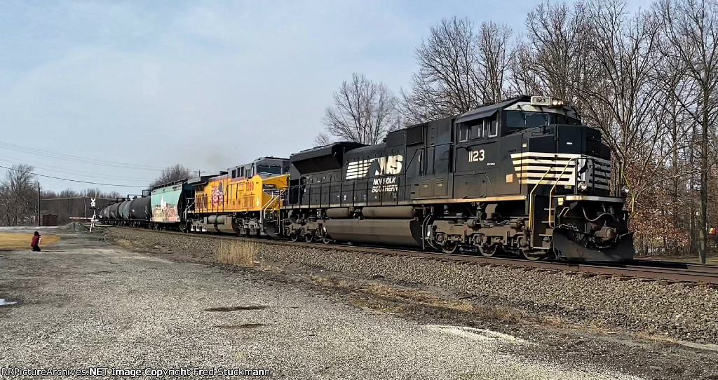 NS 1123 leads 64T.